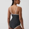 Maillot de bain à encolure dégagée