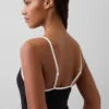 Maillot de bain à encolure dégagée