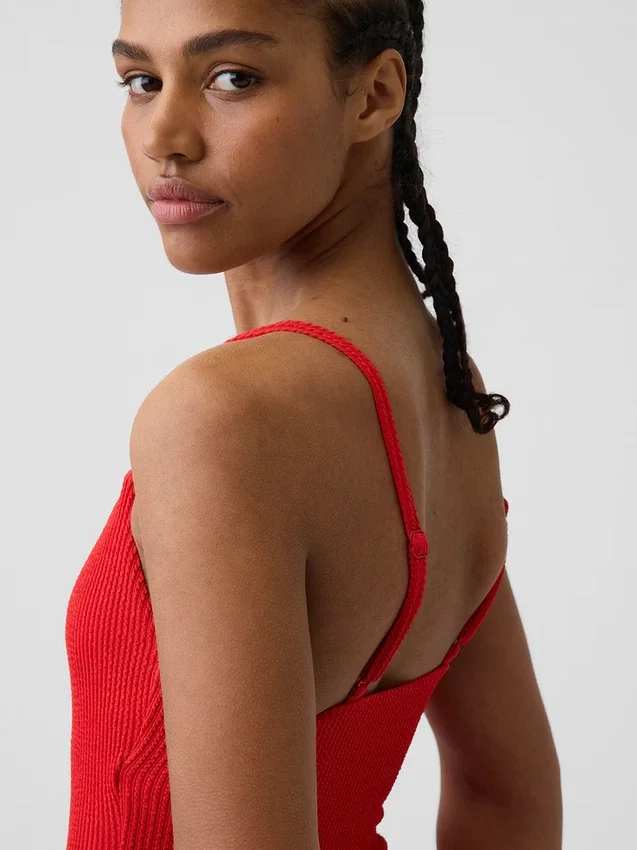 Maillot de bain à encolure dégagée