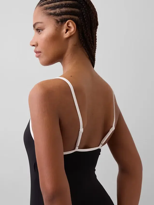 Maillot de bain à encolure dégagée