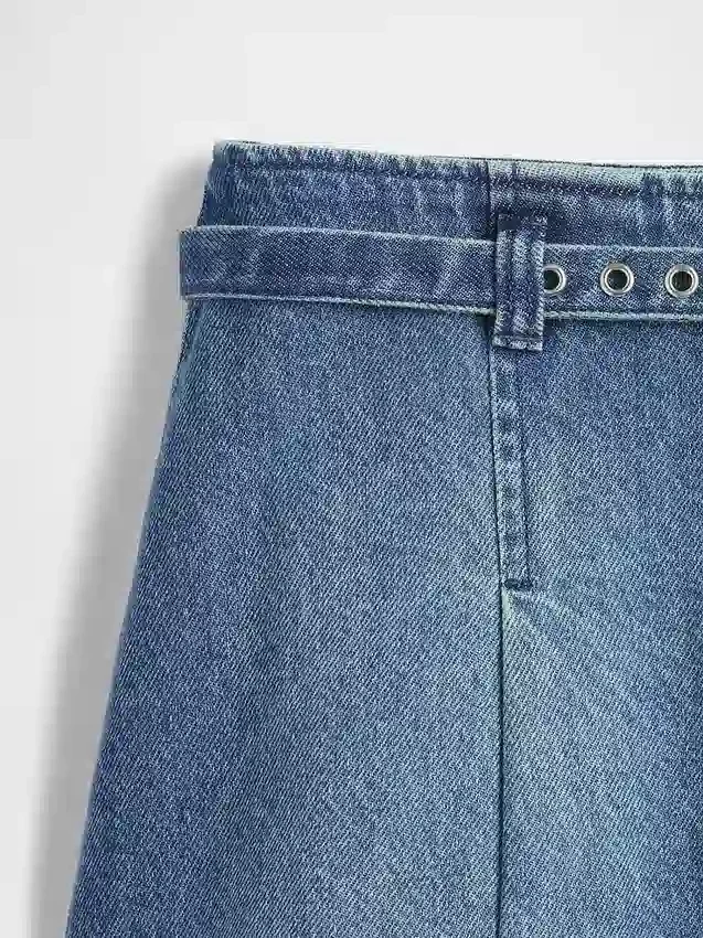 Mini-jupe en denim avec ceinture