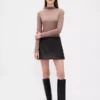 Mini-jupe-short en cuir vegan