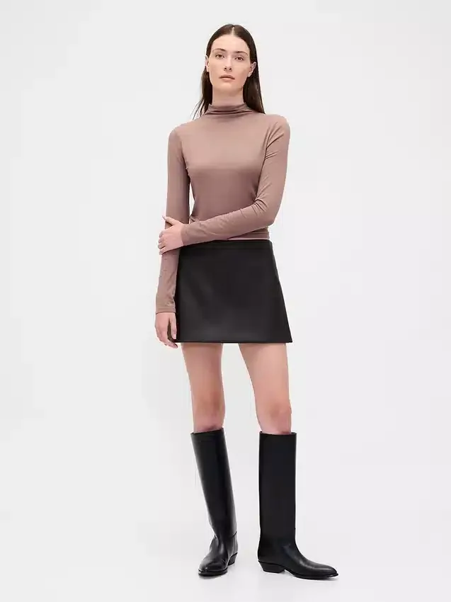 Mini-jupe-short en cuir vegan