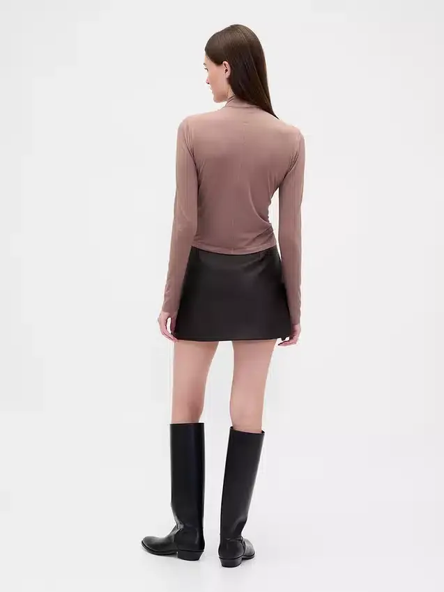 Mini-jupe-short en cuir vegan
