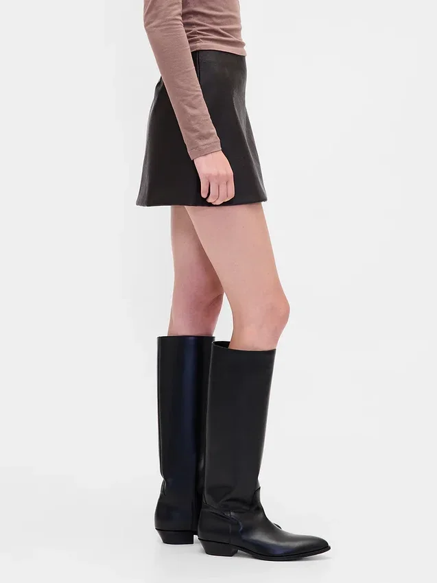Mini-jupe-short en cuir vegan