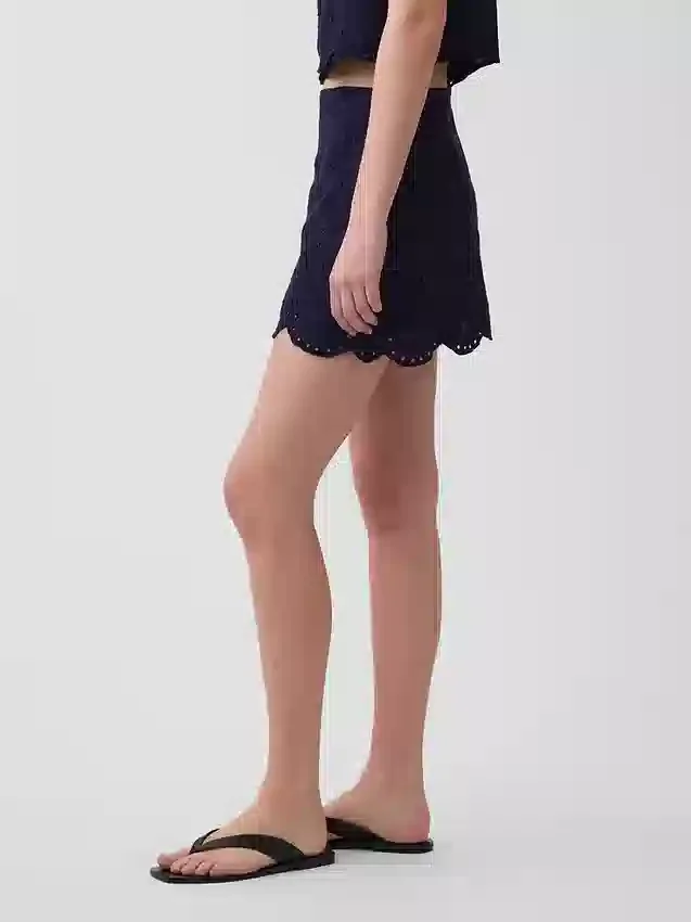 Mini-jupe-short en dentelle ajourée