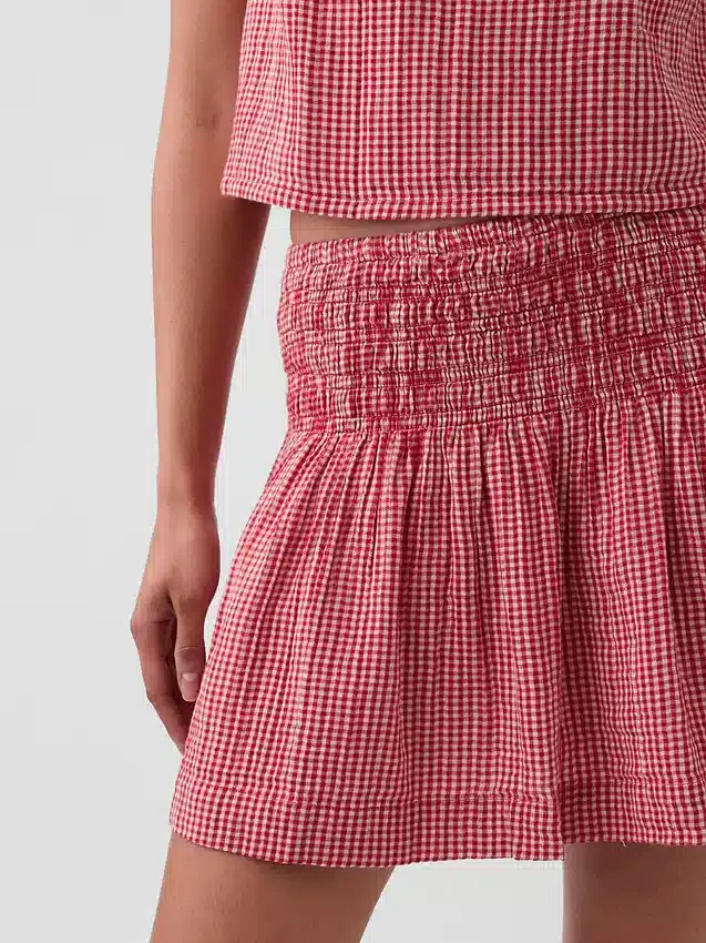 Mini-jupe-short en gaze de coton à taille smockée