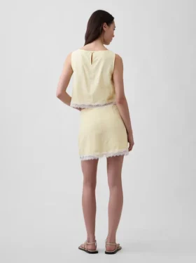 Mini-jupe-short en mélange de lin avec bordure en dentelle