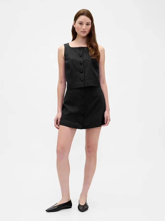 Mini-jupe-short en mélange de lin à boutonnage sur le devant