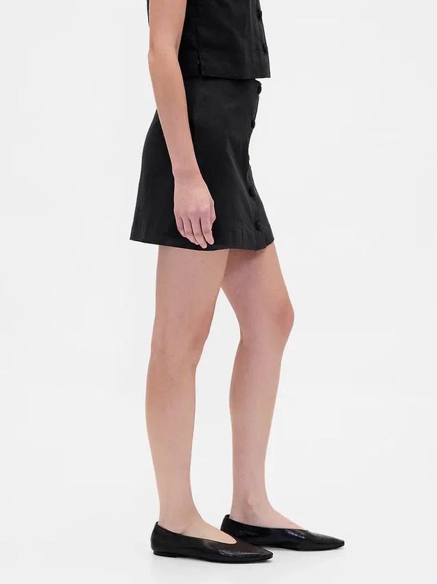 Mini-jupe-short en mélange de lin à boutonnage sur le devant