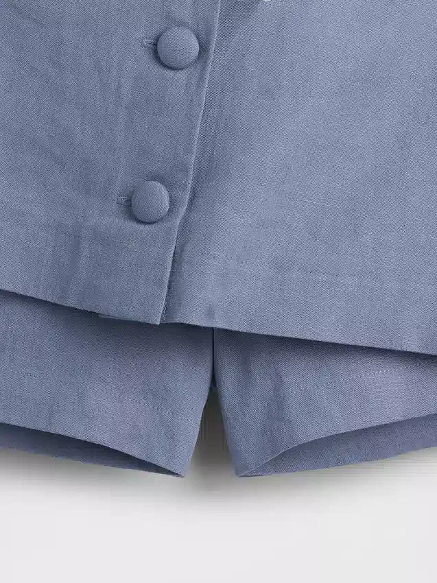 Mini-jupe-short en mélange de lin à boutonnage sur le devant