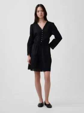 Mini-robe à bordures en dentelle