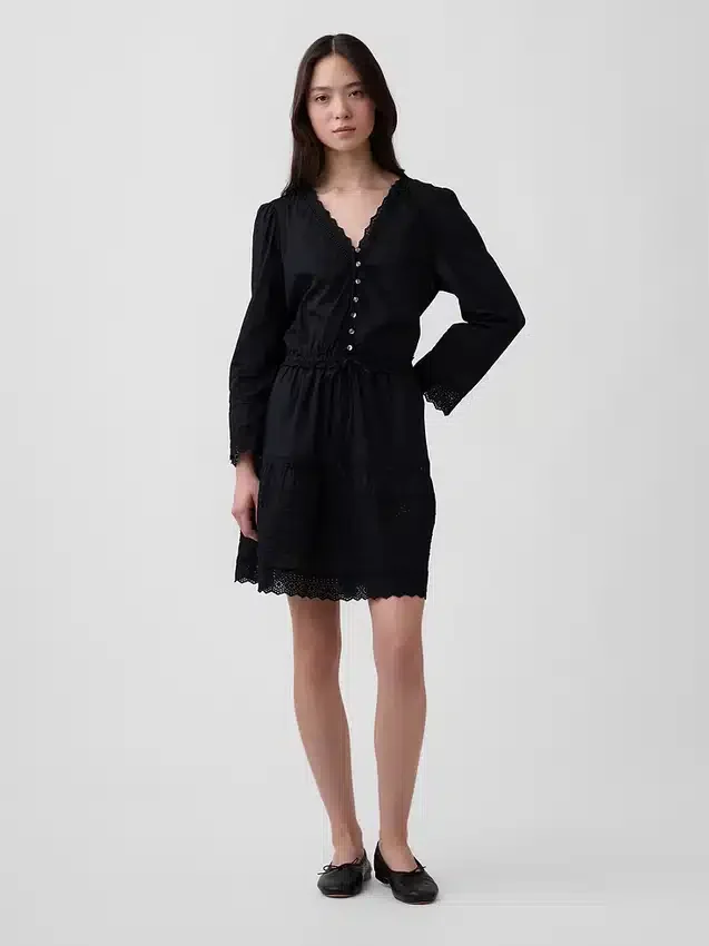 Mini-robe à bordures en dentelle