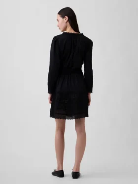Mini-robe à bordures en dentelle