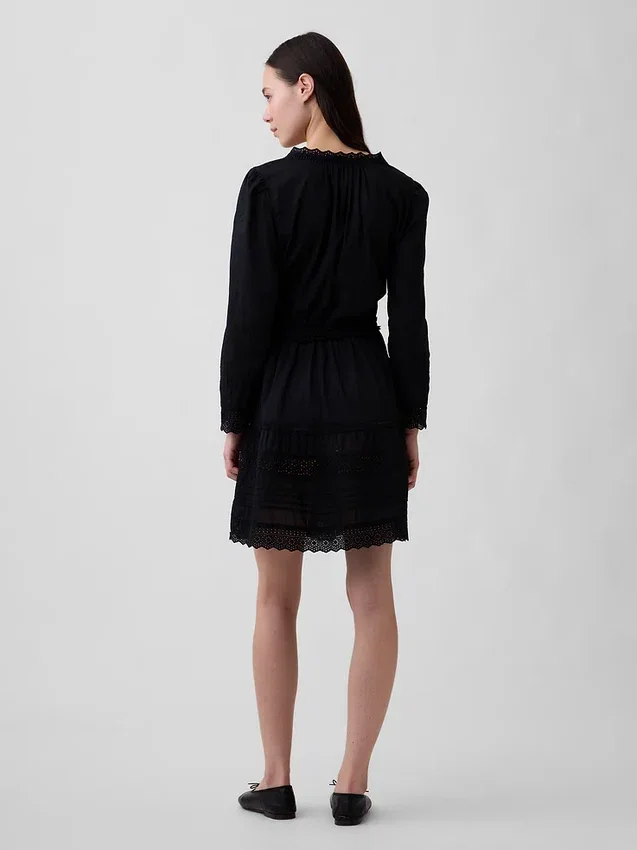 Mini-robe à bordures en dentelle