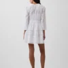 Mini-robe à bordures en dentelle