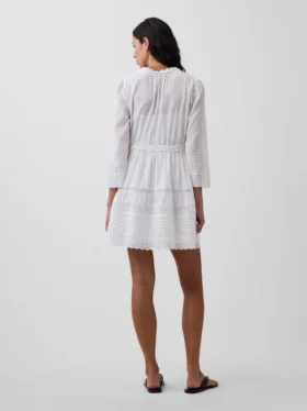 Mini-robe à bordures en dentelle