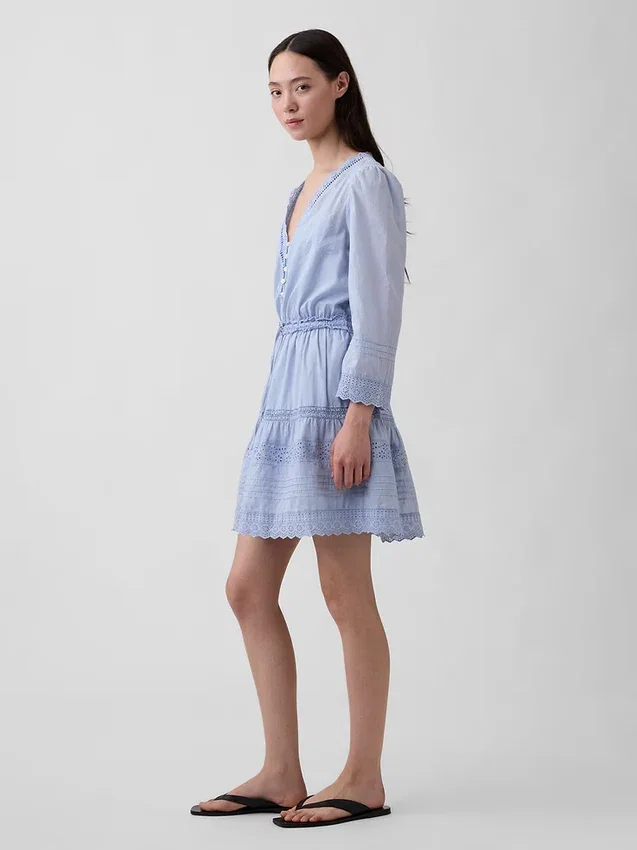 Mini-robe à bordures en dentelle