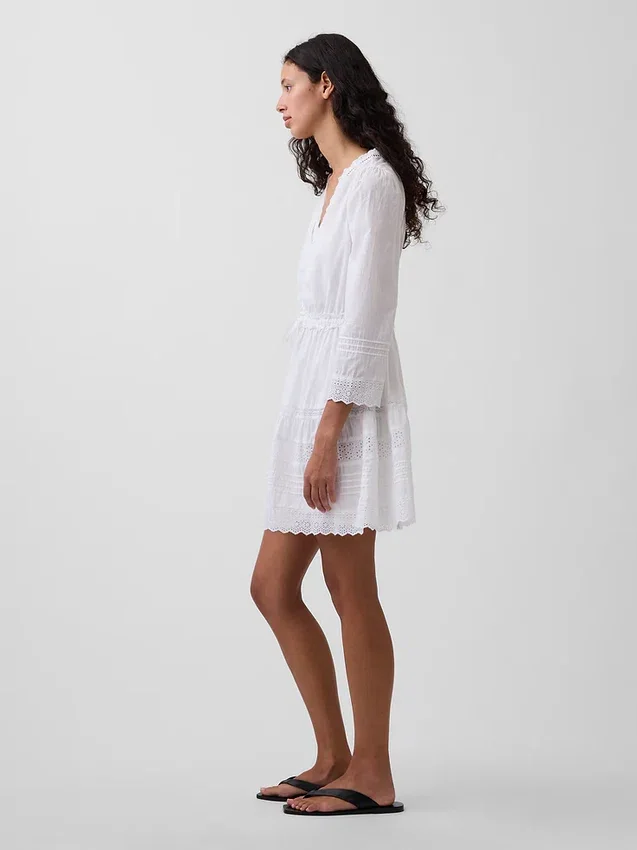 Mini-robe à bordures en dentelle