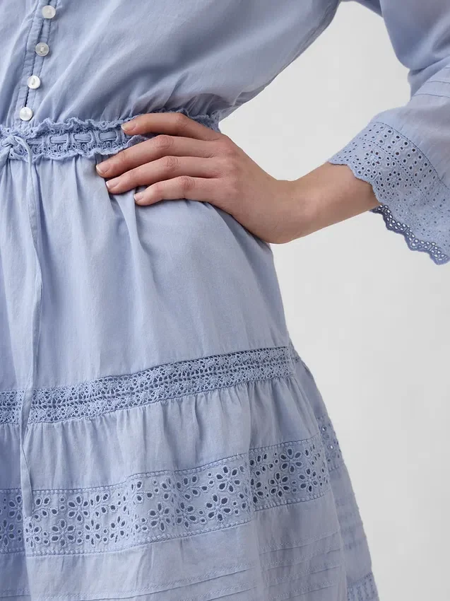 Mini-robe à bordures en dentelle