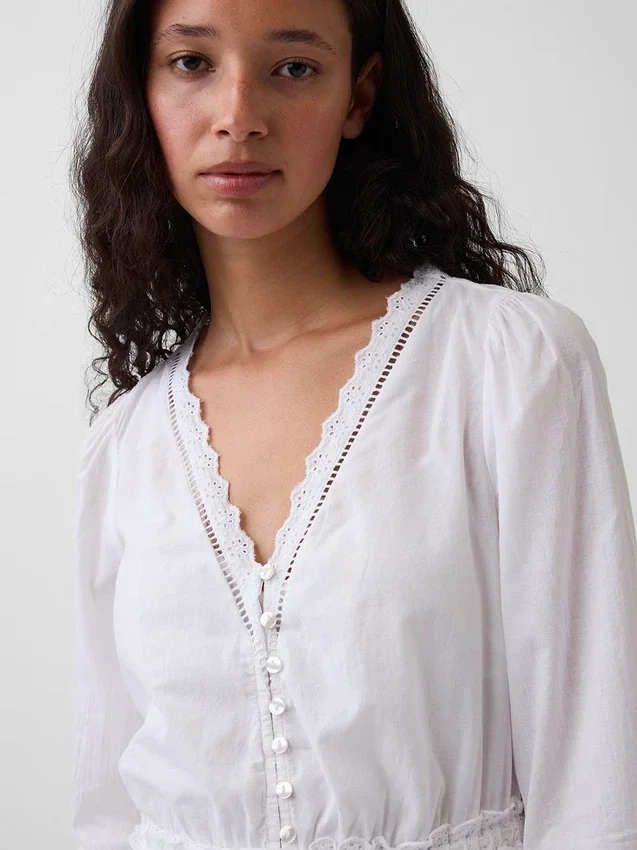 Mini-robe à bordures en dentelle