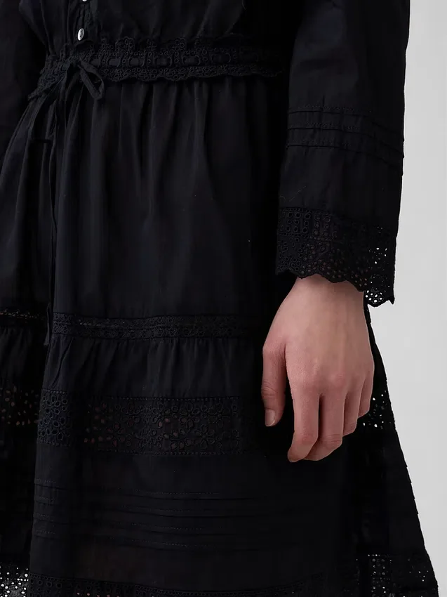 Mini-robe à bordures en dentelle