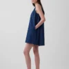 Mini-robe boutonnée sur le devant