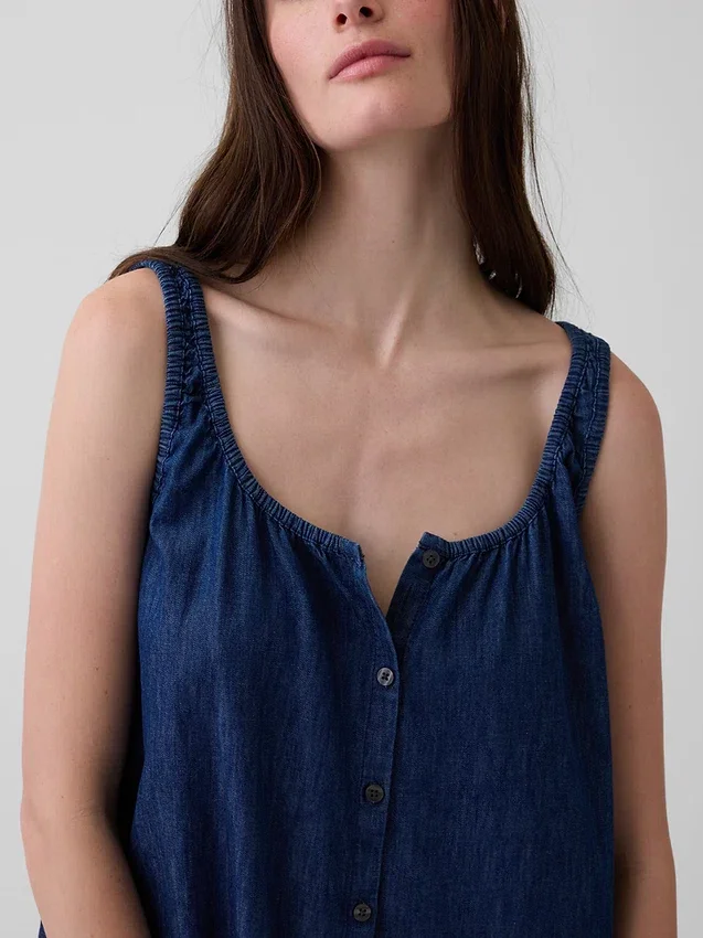 Mini-robe boutonnée sur le devant