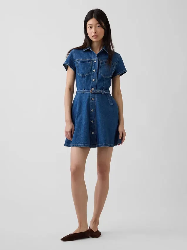 Mini-robe chemise en denim avec ceinture
