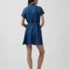 Mini-robe chemise en denim avec ceinture