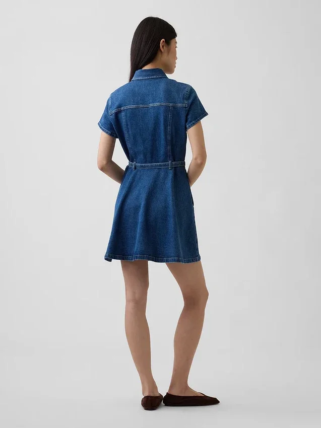 Mini-robe chemise en denim avec ceinture