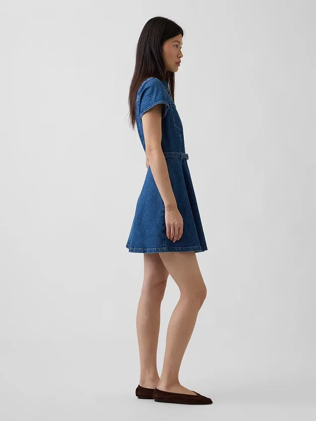 Mini-robe chemise en denim avec ceinture