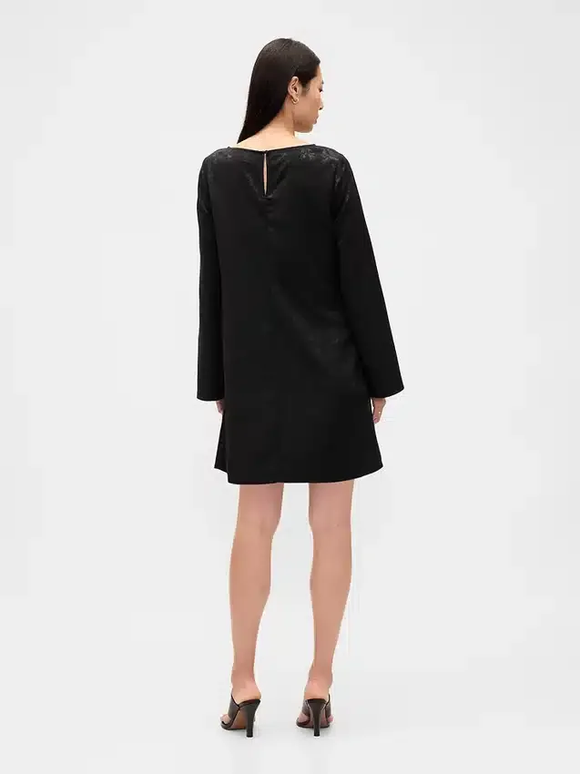 Mini-robe droite à encolure bateau
