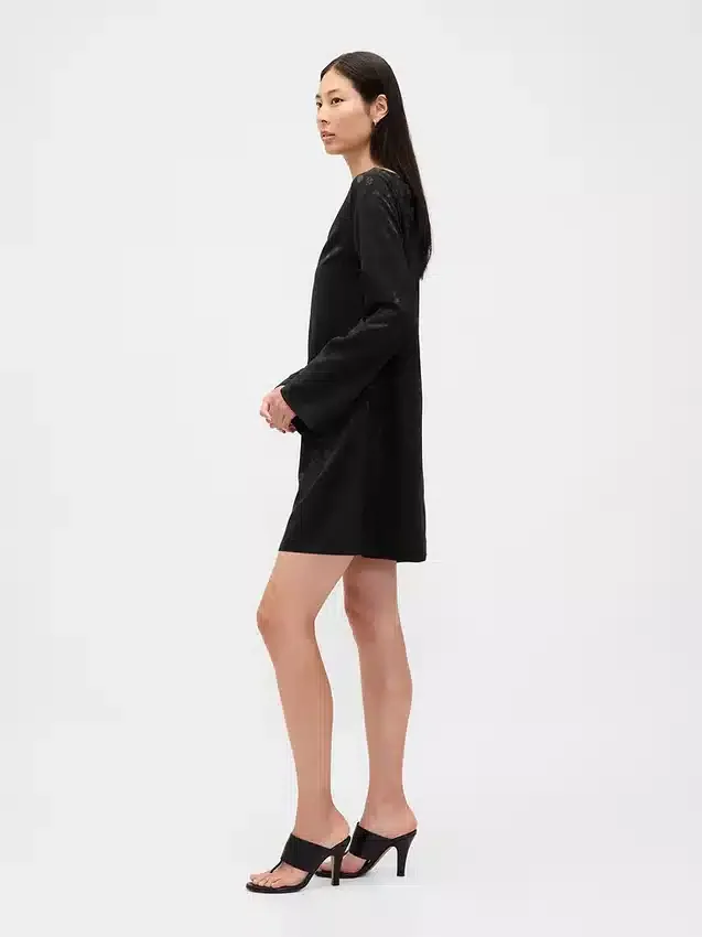 Mini-robe droite à encolure bateau