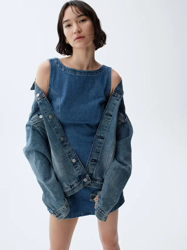 Mini-robe en denim à col bateau et dos nu