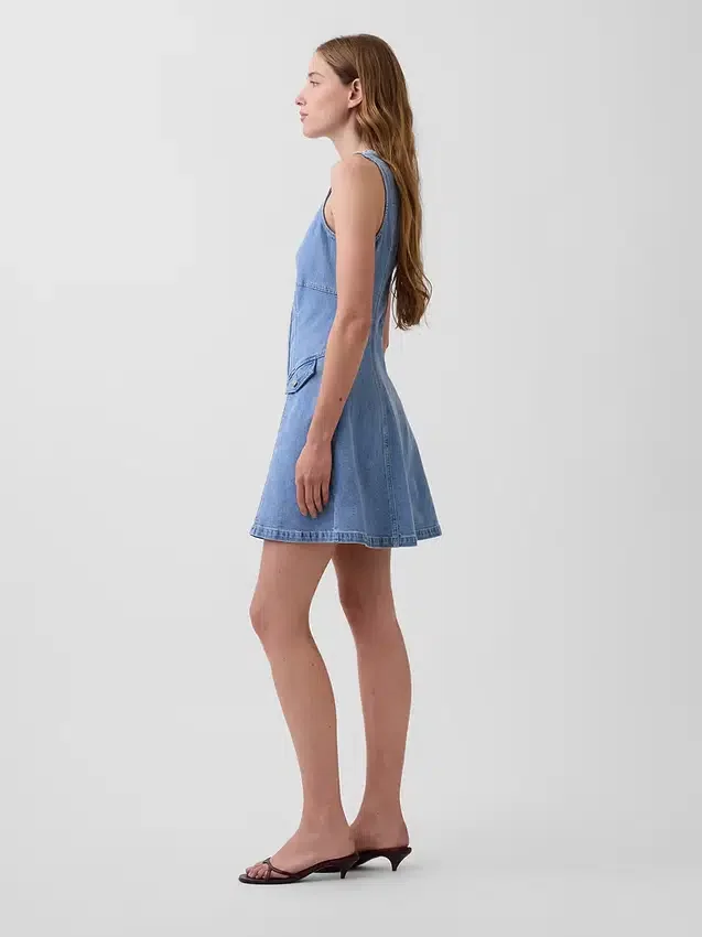 Mini-robe en denim à coutures apparentes et fermeture éclair sur le devant