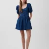 Mini-robe en denim à manches bouffantes et encolure en cœur