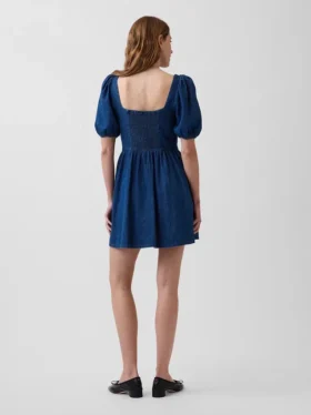 Mini-robe en denim à manches bouffantes et encolure en cœur
