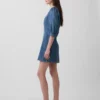 Mini-robe en denim ultra-doux à manches bouffantes