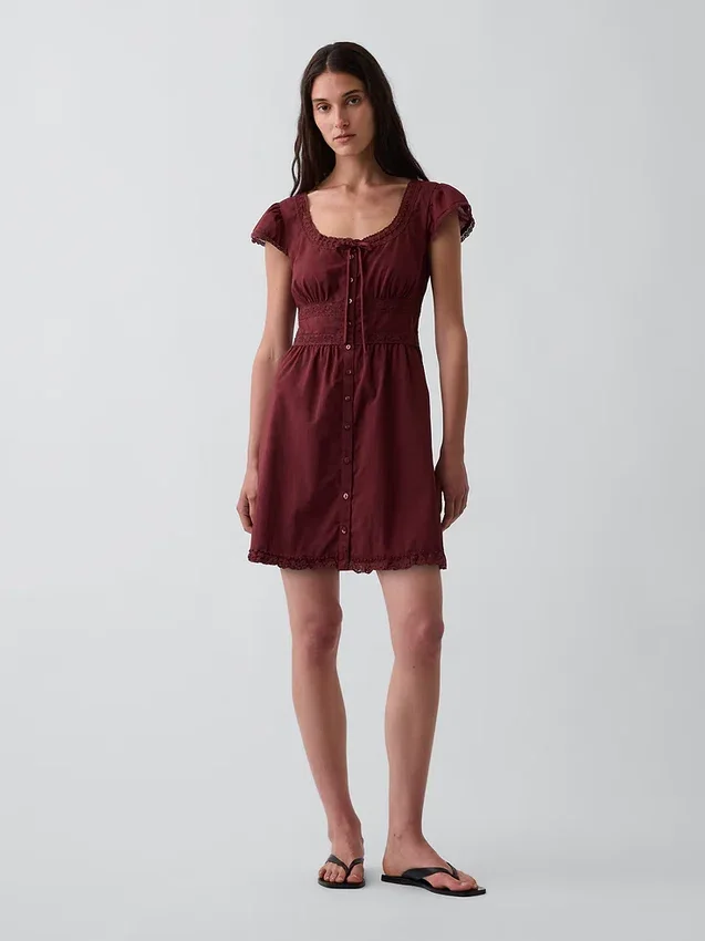 Mini-robe à encolure dégagée et bordure en dentelle