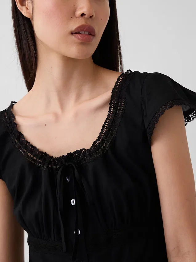 Mini-robe à encolure dégagée et bordure en dentelle