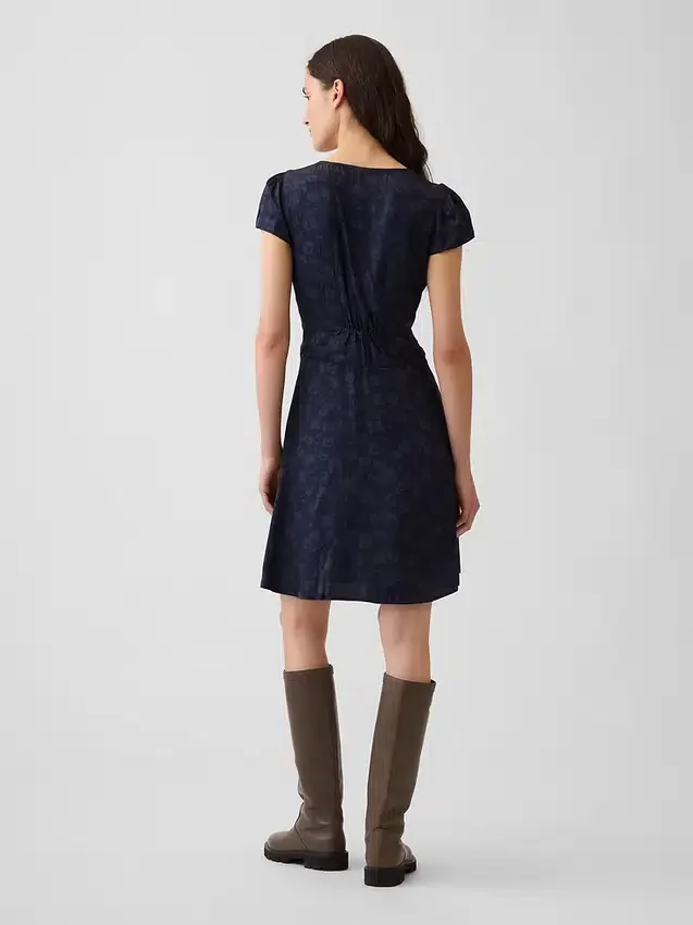 Mini-robe imprimée à col en V