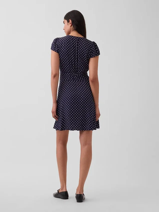 Mini-robe imprimée à col en V