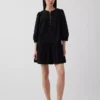 Mini-robe à taille basse bordée de dentelle