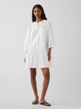 Mini-robe à taille basse bordée de dentelle