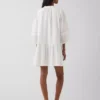 Mini-robe à taille basse bordée de dentelle