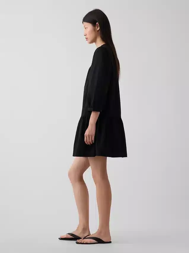 Mini-robe à taille basse bordée de dentelle