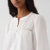 Mini-robe à taille basse bordée de dentelle