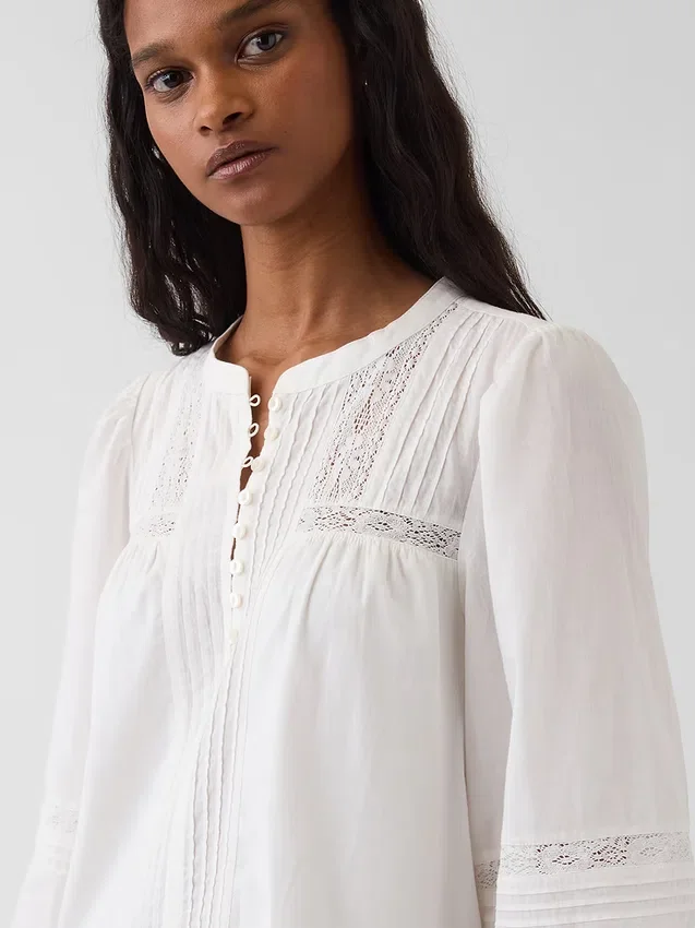 Mini-robe à taille basse bordée de dentelle