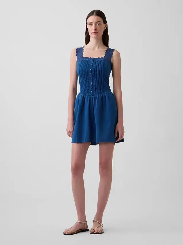 Mini-robe à taille basse et plis creux